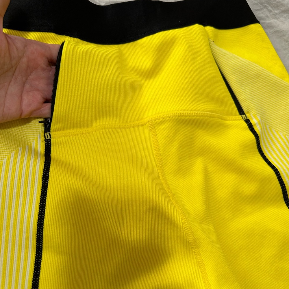 Fabletics Workout Outfit - Picture 4 of 13